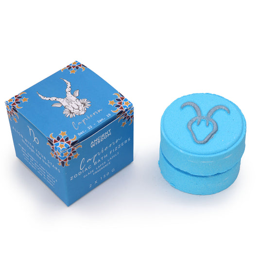 Offrez un coffret magique au capricorne : 2 bombes de bain artisanales avec horoscope surprise. Idéal pour un moment de détente cosmique et astrologique !